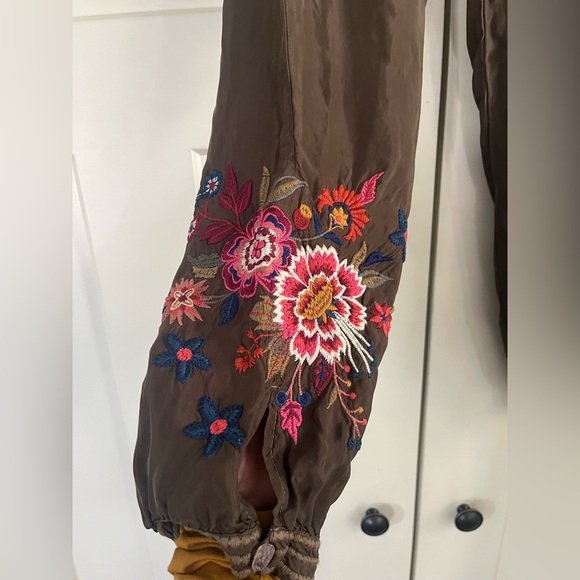 Johnny Was Violette Jogger Pants 
⭐️needs button sewn back on - Picture 3 of 10